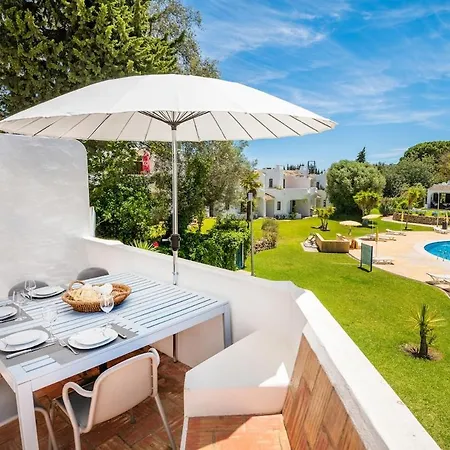 Sunny Days | Pool View Family