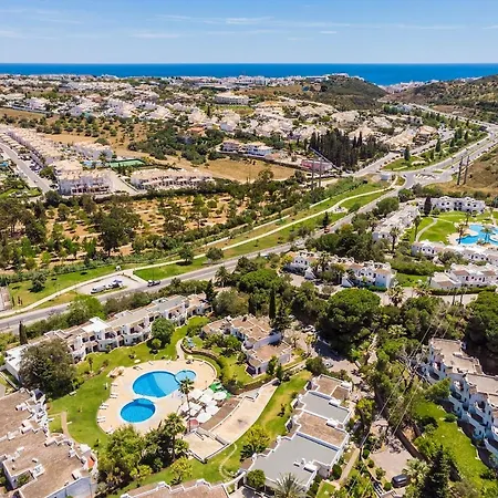 Sunny Days | Pool View Family Apartamento *