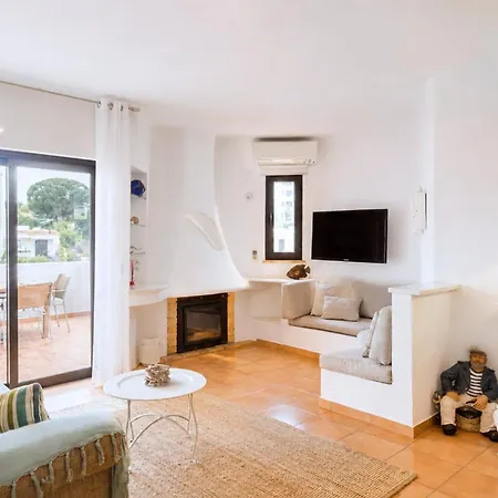 Sunny Days | Pool View Family Apartamento