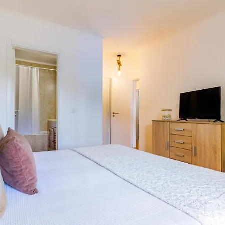 شقة Sunny Days | Pool View Family *