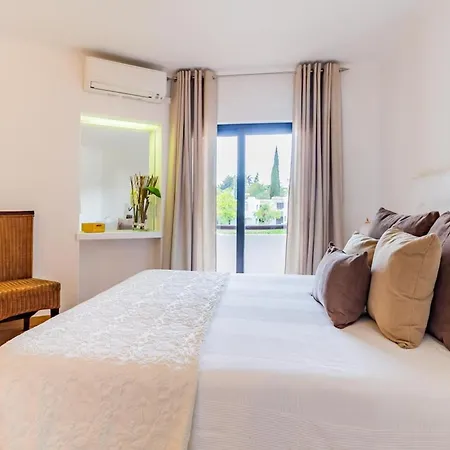 Sunny Days | Pool View Family Apartment Albufeira