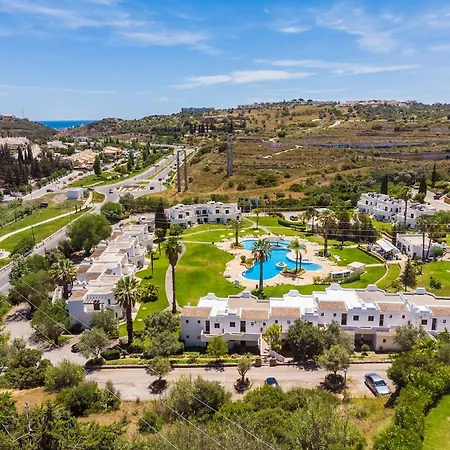 Apartment Sunny Days | Pool View Family