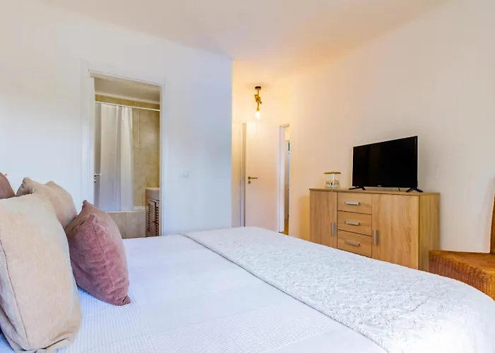 Apartment Sunny Days | Pool View Family *