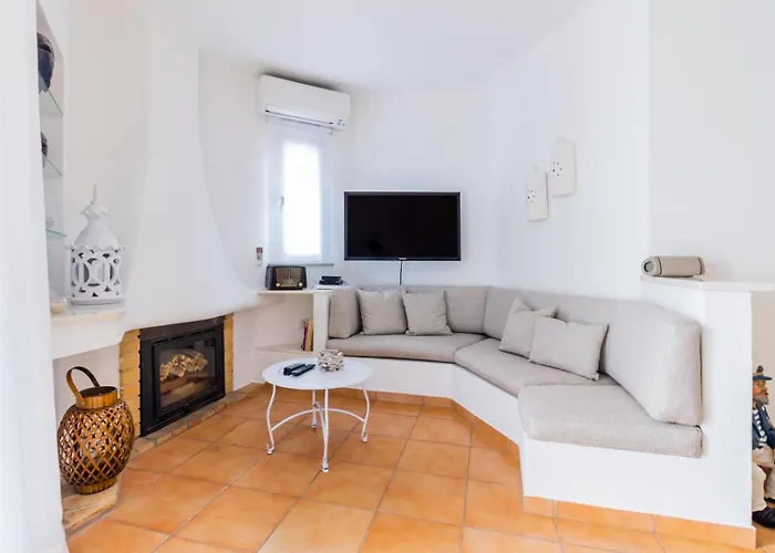 Sunny Days | Pool View Family