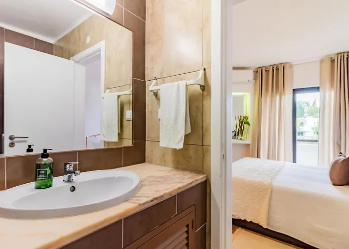 Sunny Days | Pool View Family *