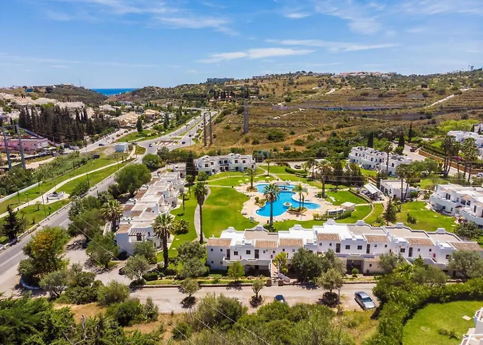 Sunny Days | Pool View Family * Albufeira