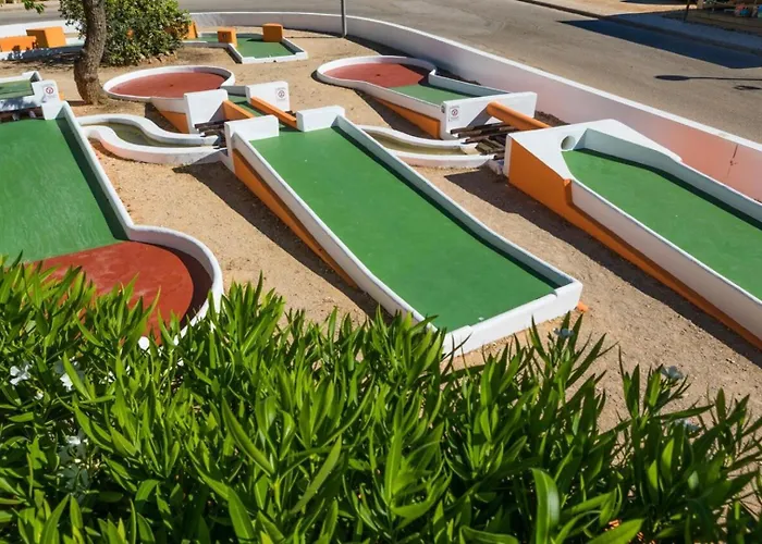 Sunny Days | Pool View Family