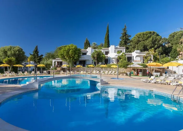 Sunny Days | Pool View Family