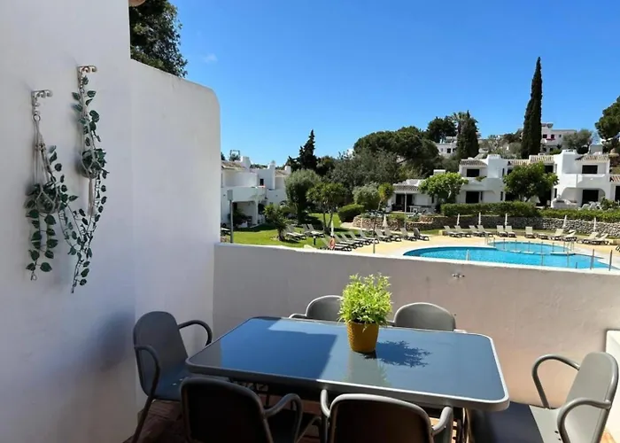 Sunny Days | Pool View Family