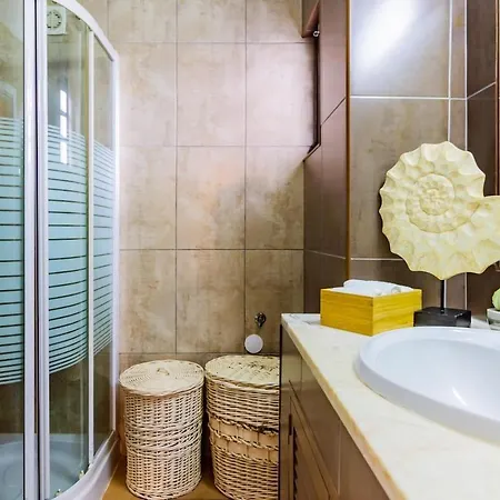 Sunny Days | Pool View Family 아파트