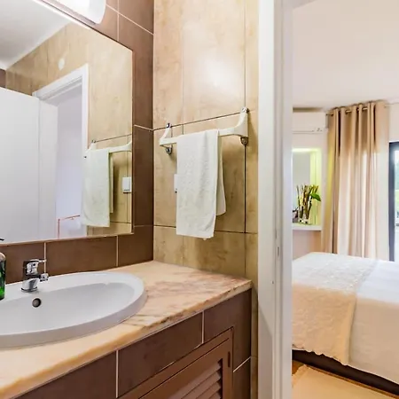 Sunny Days | Pool View Family *