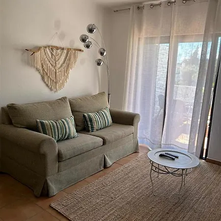 Sunny Days | Pool View Family 아파트 *