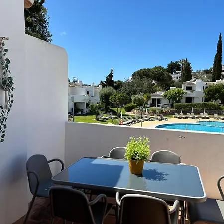 Sunny Days | Pool View Family 아파트